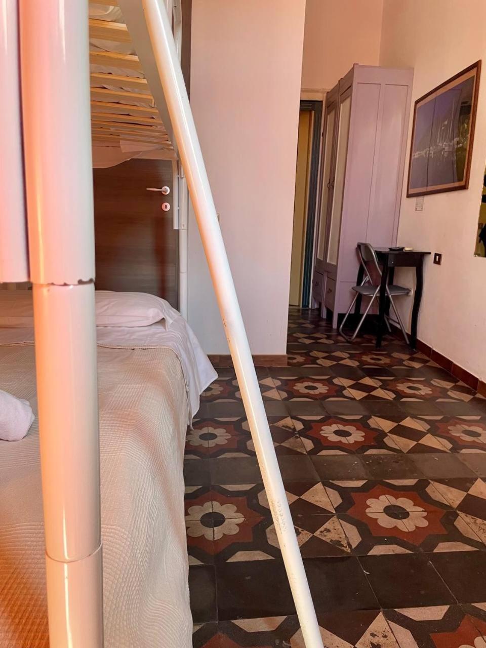 Onlyrooms III - Recommended For Under 30S Κάλιαρι Δωμάτιο φωτογραφία