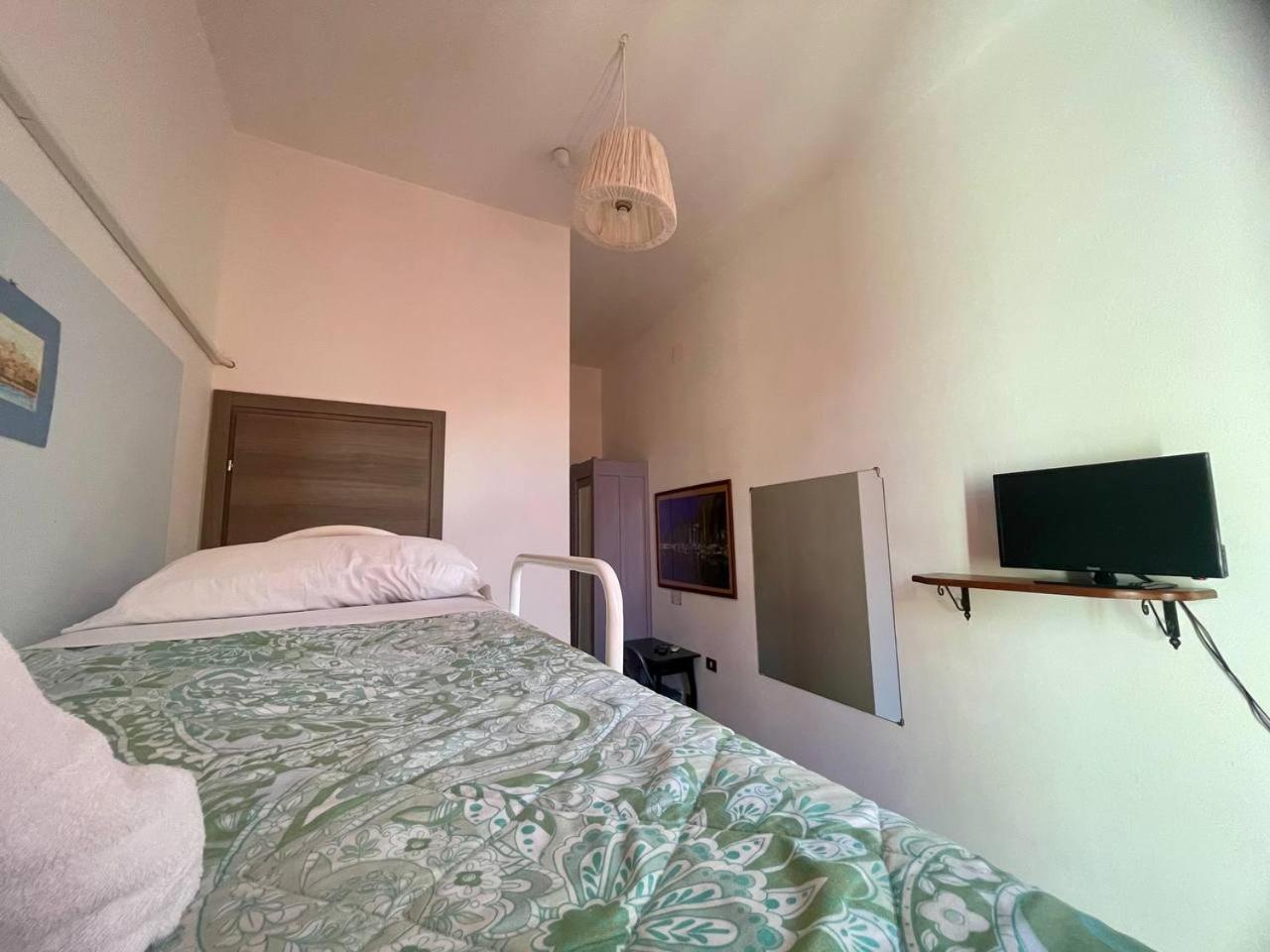 Onlyrooms III - Recommended For Under 30S Κάλιαρι Δωμάτιο φωτογραφία